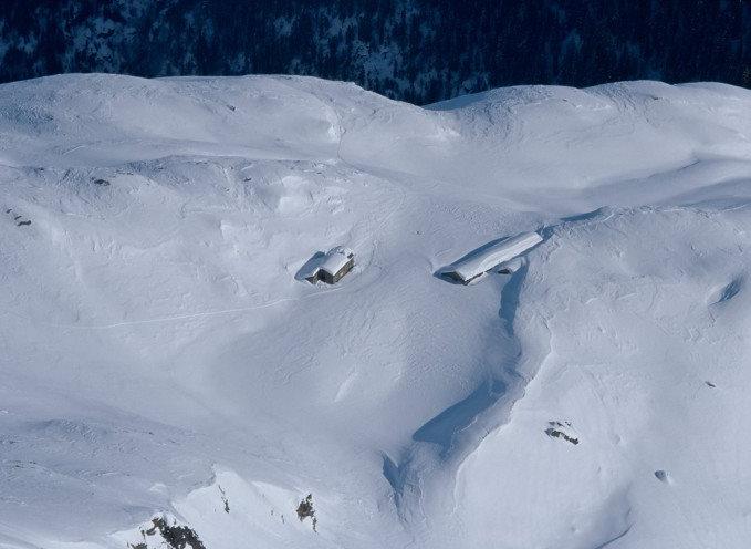 Déneigement au refuge de La Martin